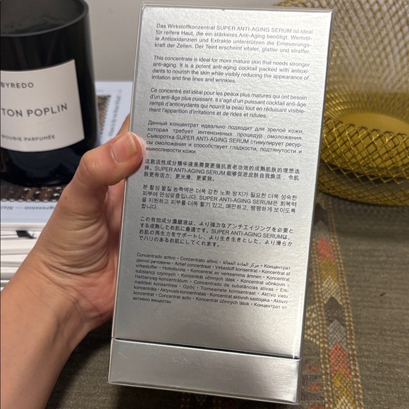 Dr. Barbara Sturm Silver Anti-Aging Serum Box - Picture 2 of 3